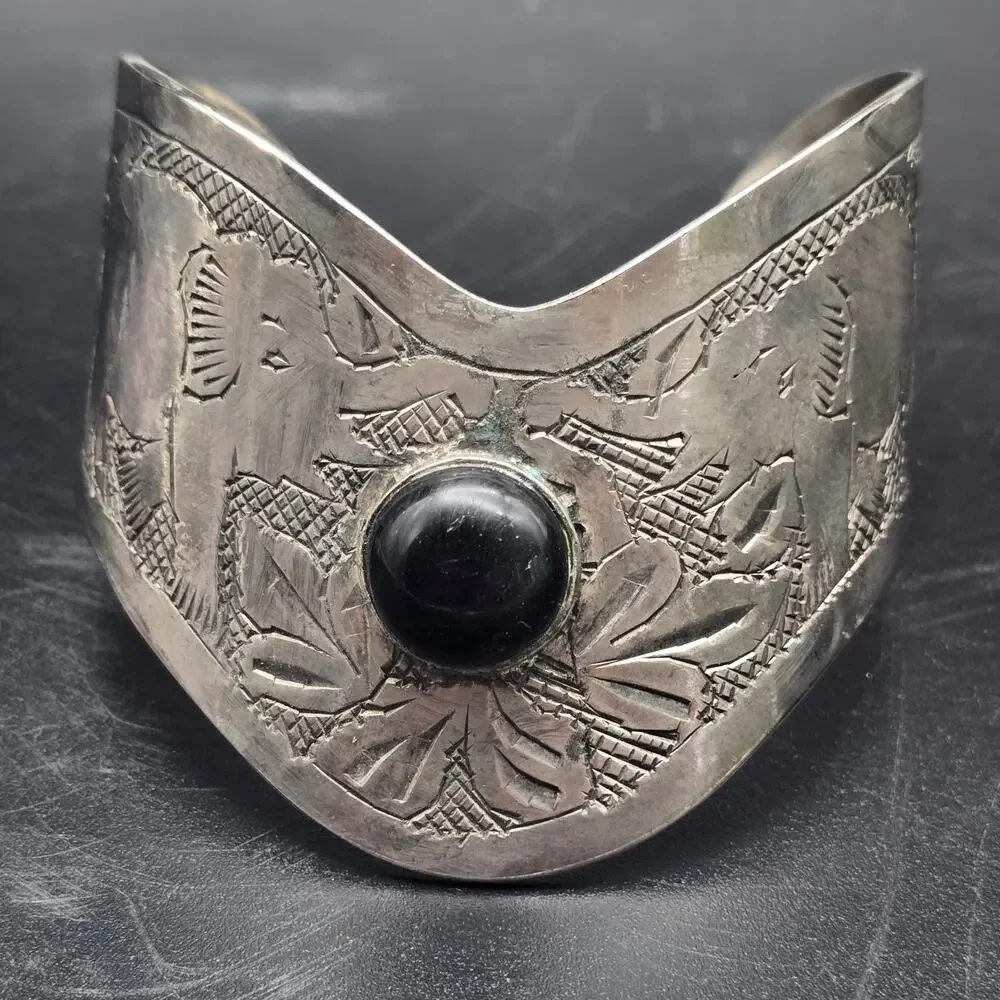 Silver Tone Etched Elephant Cuff Bracelet Black Vintage Costume Jewelry